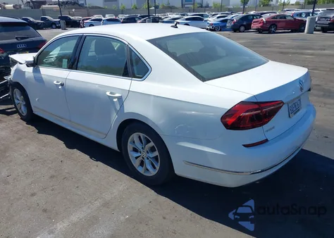 2017 Volkswagen Passat 1.8T S z USA, uszkodzony, nr VIN 1VWAT7A39HC085957